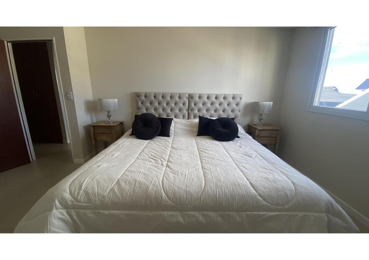 Gray Fox Apartments San Martin อูซัวยา ภายนอก รูปภาพ